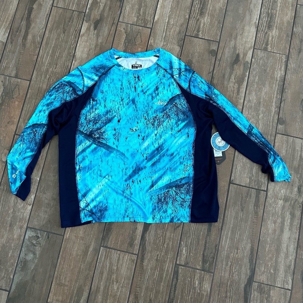 NWT-Men’s Habit long sleeve performance Tshirt